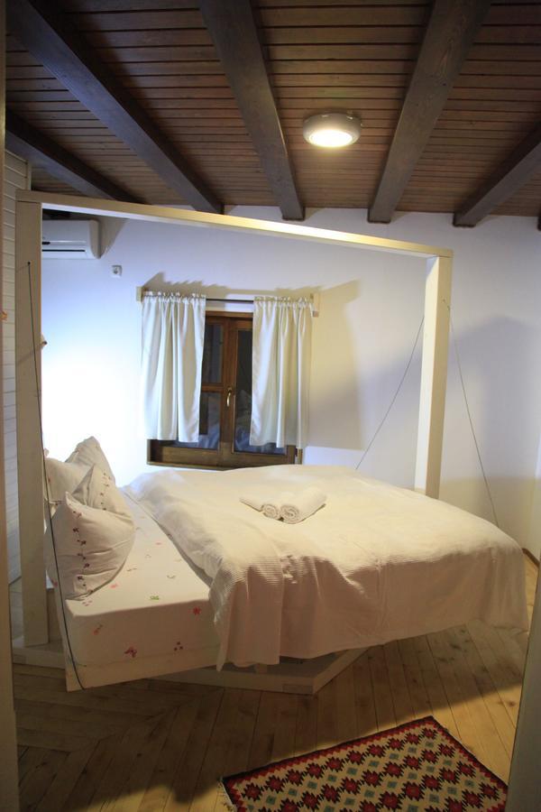 Old Fane'S Lodge Marasu Room photo